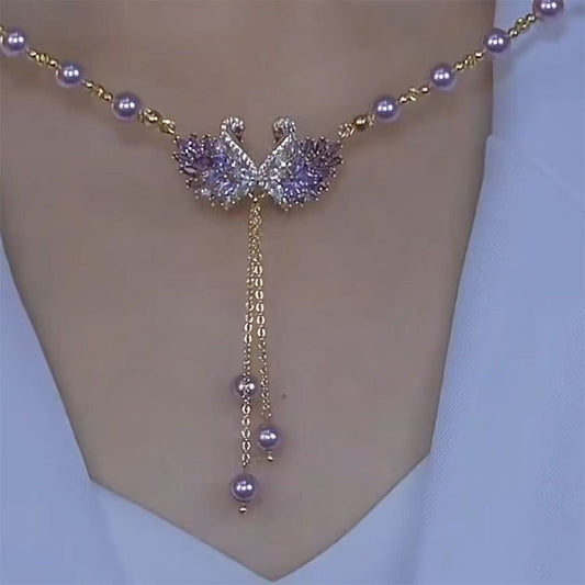 Naszyjnik z wisiorem Podwójny Łabędź w kolorze fioletowym