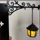 📚 Miniaturowa, retro lampka – podpórka do książek w kształcie latarni ulicznej – dekoracyjna i z ciepłym światłem ✨